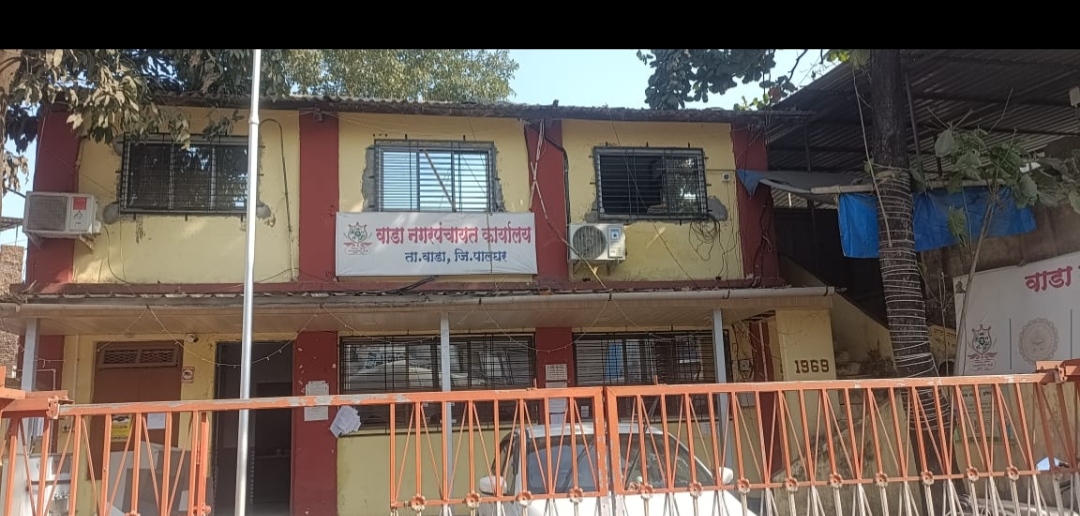 अंबिस्ते पाडा रोडवरील सिमेंट रस्त्याच्या निकृष्ट कामाविरोधात सामाजिक कार्यकर्ते योगेश वाघ आक्रमक